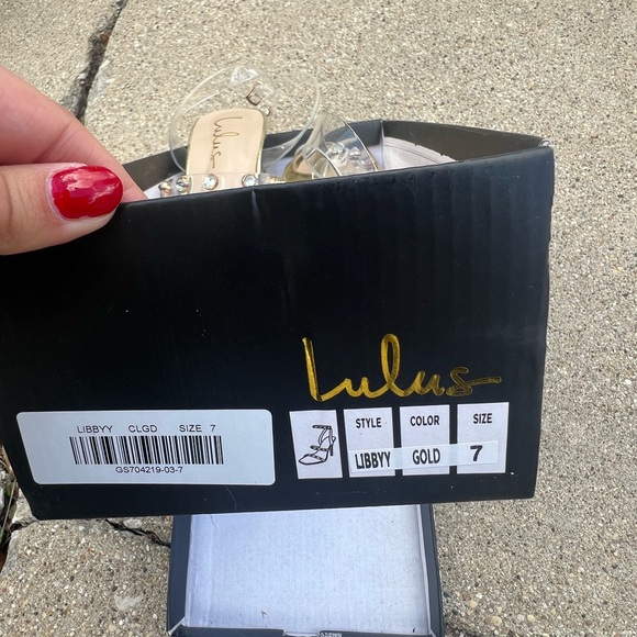 Lulu’s Gold “Libby” Heels - Picture 2 of 3